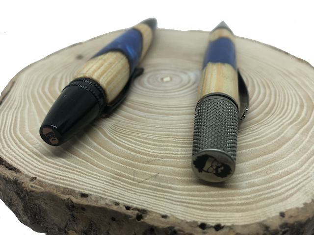 Création exclusive, stylo artisanal en dualité de bois et résine