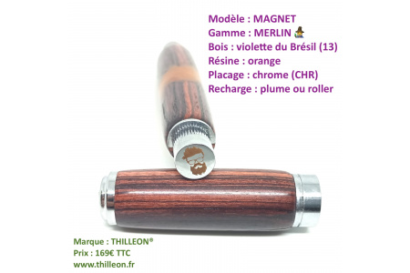 magnet_merlin_orange_plume_bois_de_violette_chr_stylo_bois_artisanal_thilleon_sur_capuchon_logo_orig