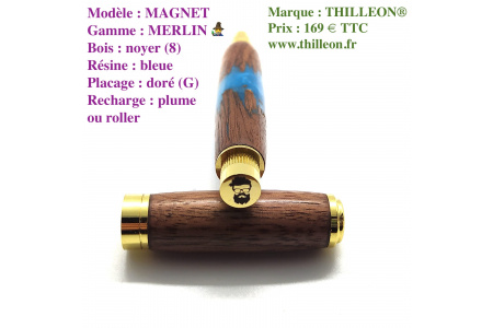 merlin_magnet_plume_ou_roller_noyer_dor_bleu_stylo_artisanal_bois_rsine_thilleon_logo_marque
